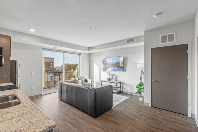 1–4 bed 1–2 bath apartment at 1307 4th St SE, photo 5